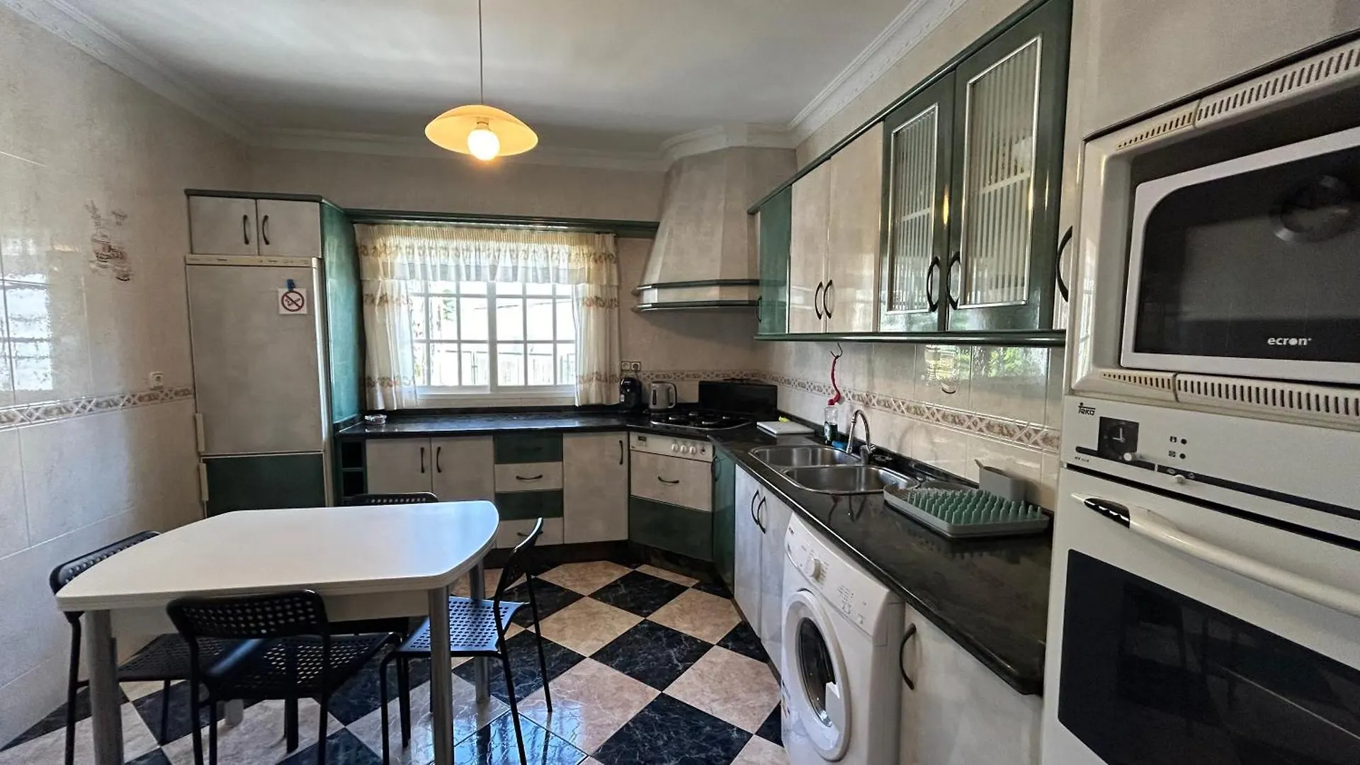 Apartmán Piso En Arenas De Velez Màlaga 0*,